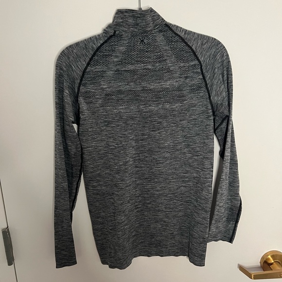 K15-A Asos brand Men’s 1/4 “ Zip up lightweight activewear size Small grey - Picture 2 of 5